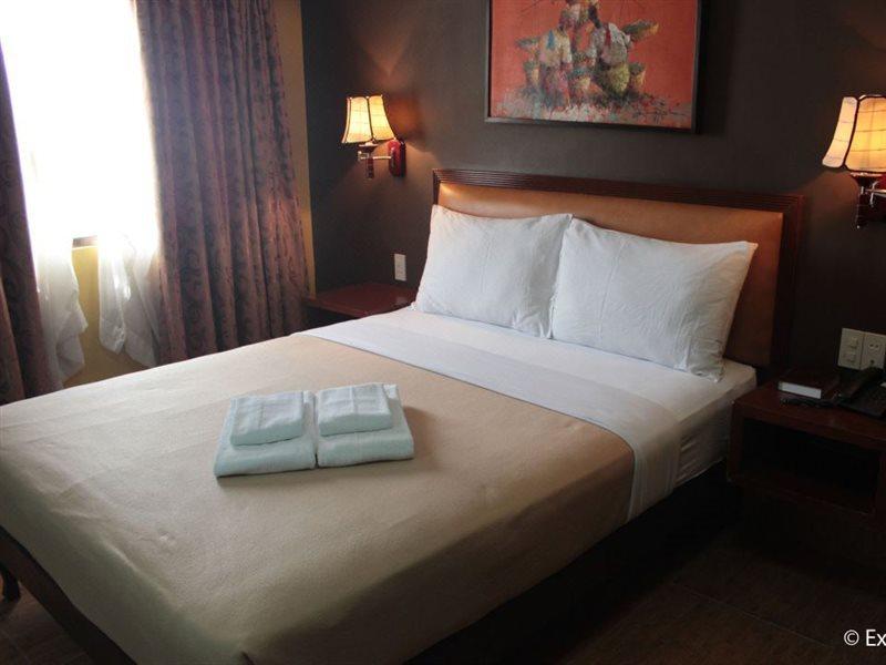 Pamulinawen Hotel Laoag Kültér fotó