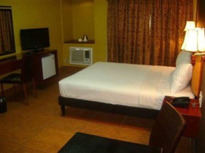 Pamulinawen Hotel Laoag Kültér fotó