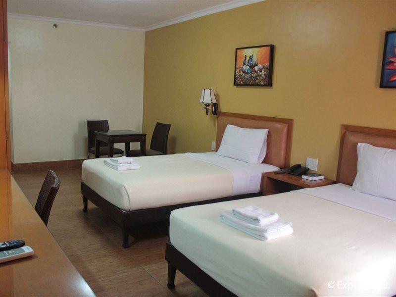 Pamulinawen Hotel Laoag Kültér fotó