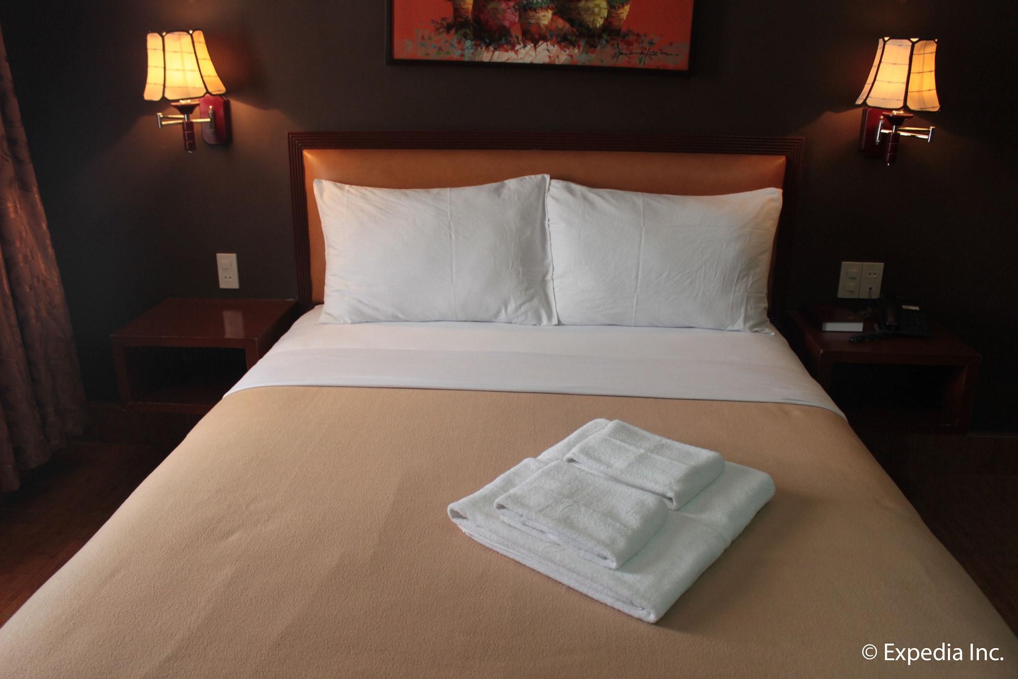Pamulinawen Hotel Laoag Kültér fotó
