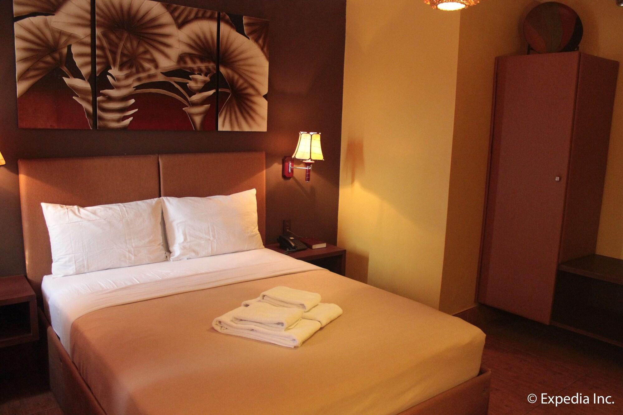 Pamulinawen Hotel Laoag Kültér fotó