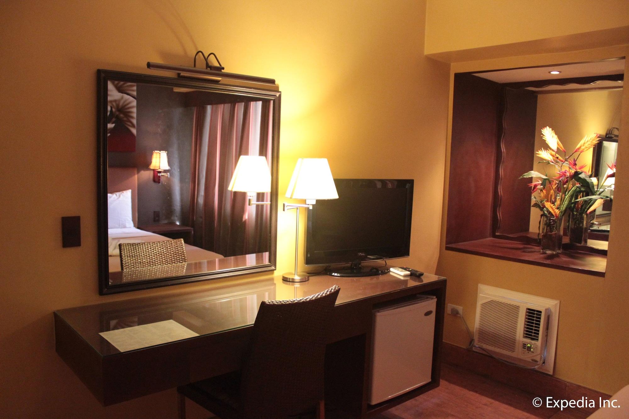 Pamulinawen Hotel Laoag Kültér fotó
