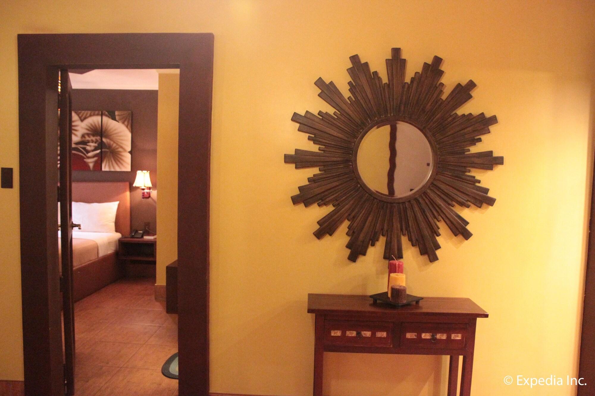Pamulinawen Hotel Laoag Kültér fotó